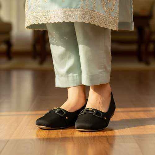 wisaal.co - Premium Black Chain Detail Ballet Flats - Elegant Flat Collection