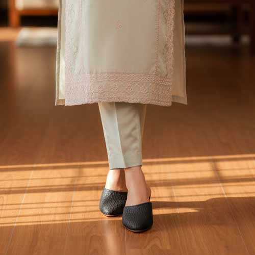wisaal.co - Premium Black Woven Mules - Elegant Heel Collection