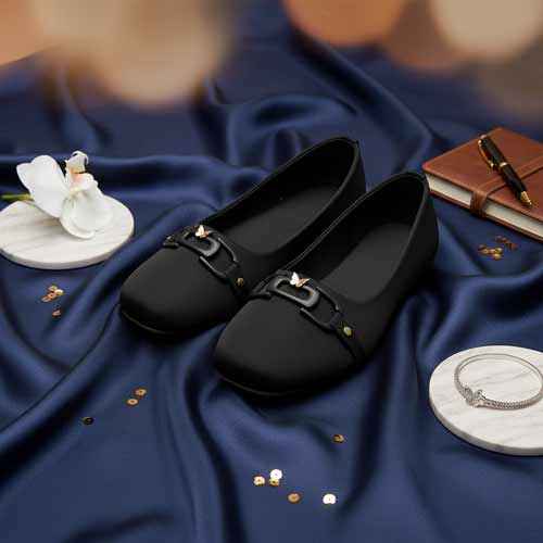 wisaal.co - Premium Black Chain Detail Ballet Flats - Elegant Flat Collection
