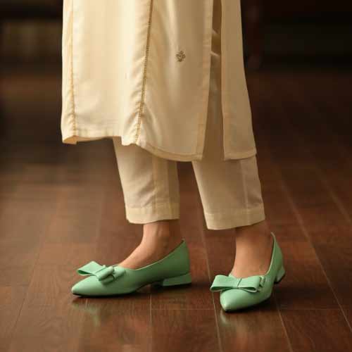 wisaal.co - Premium Mint Green Bow Pointed Toe Flats - Elegant Flat Collection