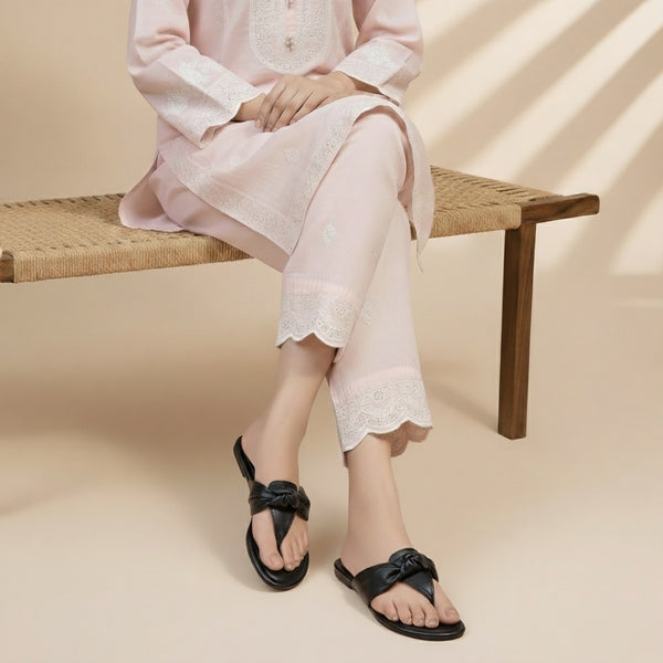 Wisaal.co™ – Elegant Berry Edge Black with a Contemporary Touch - Wisaal.co