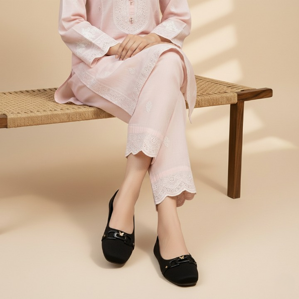 Wisaal.co™ – Luxury Black Ballet Flats with Sophisticated Chain Touch - Wisaal.co