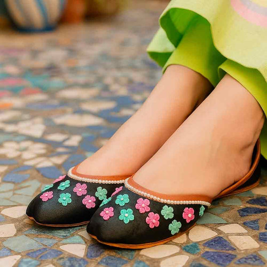 wisaal.co - Black Floral Embroidered Khussa - wisaal.co